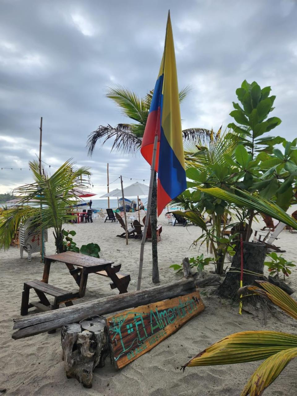 El Almendron Beach Hostel Guachaca Eksteriør bilde